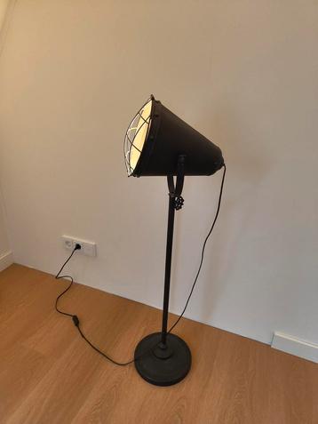 Industriële Vloerlamp - Zwart Metaal beschikbaar voor biedingen