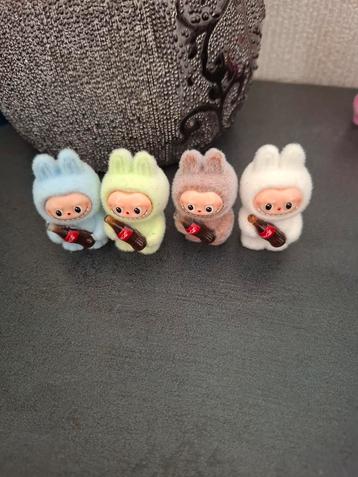 Labubu poppetjes of sleutelhanger lees omschrijving  beschikbaar voor biedingen