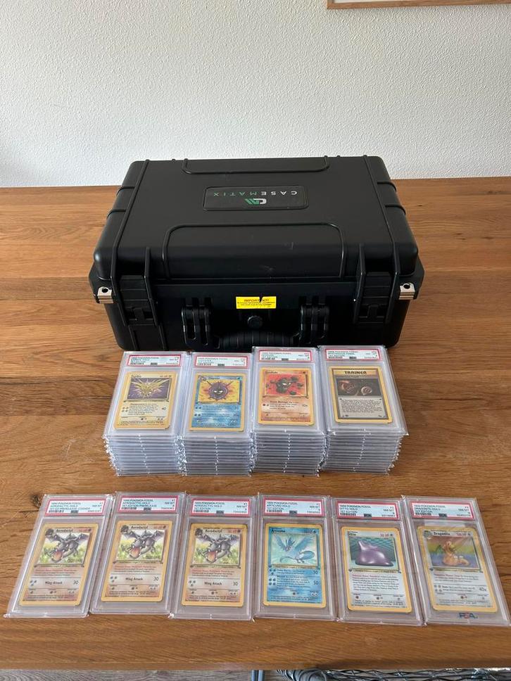 Complete fossil set -  1st. Edition - PSA 8 + 2x prerelease, Hobby en Vrije tijd, Verzamelkaartspellen | Yu-gi-Oh!, Zo goed als nieuw