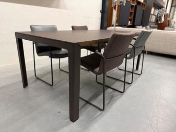 Als nieuw Leolux Kalia eetkamertafel Fenix Blad Design Tafel beschikbaar voor biedingen