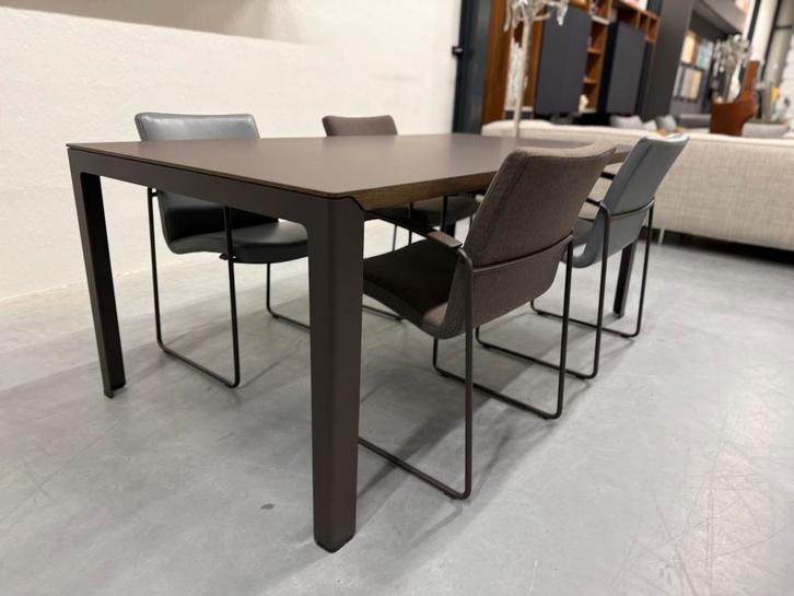 Als nieuw Leolux Kalia eetkamertafel Fenix Blad Design Tafel, Huis en Inrichting, Tafels | Eettafels, Zo goed als nieuw, 50 tot 100 cm