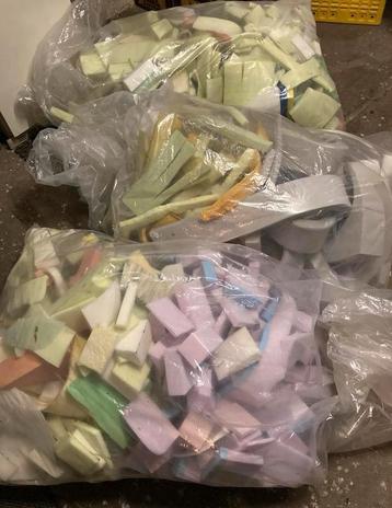 Schuim, diverse maten en kleuren beschikbaar voor biedingen