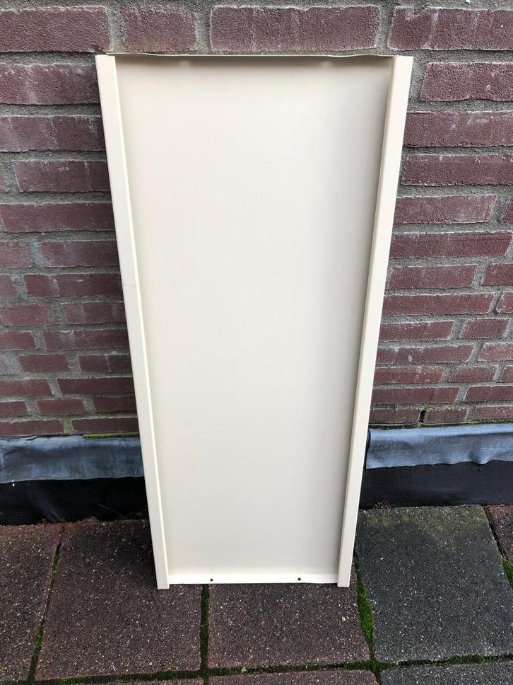 Gezocht: 1 metalen legplank archiefkast  - ik bied 10 euro., Huis en Inrichting, Kasten | Roldeurkasten en Archiefkasten, Gebruikt