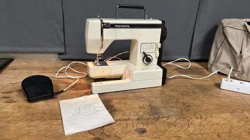 Totota naaimachine. 3001., Hobby en Vrije tijd, Naaimachines en Toebehoren, Zo goed als nieuw, Overige merken, Ophalen of Verzenden