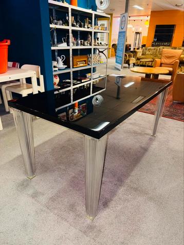 Kartell Top Top eettafel design door Philippe Starck beschikbaar voor biedingen