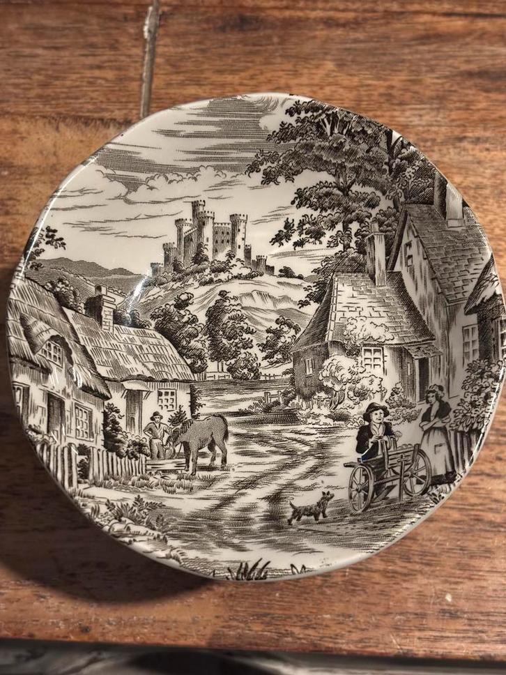 Enoch Wedgwood bordje - Old English Village, Antiek en Kunst, Antiek | Schalen, Ophalen of Verzenden