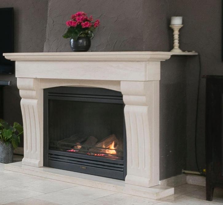 Schouw natuursteen, travertin massief BxHxD 130x106x34cm, Huis en Inrichting, Haarden, Zo goed als nieuw, Gashaard, Ophalen