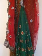 Sari, Ophalen, Gedragen, Rood