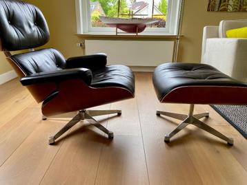 Eames launch chair met ottoman -  designklassieker beschikbaar voor biedingen