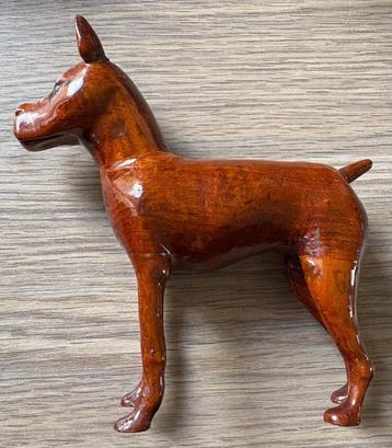 Prachtig houten hondje (pinscher?), gelakt beschikbaar voor biedingen