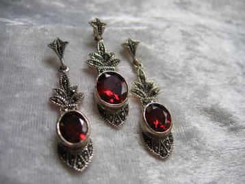 Mooie Sierlijke Zilveren Set Heldere Granaat en Markesiet  beschikbaar voor biedingen