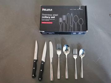 Volledige 8 delige bestek set + extra set ikea messen beschikbaar voor biedingen