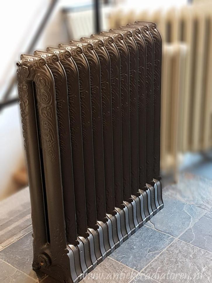 Nostalgische gietijzeren radiatoren met unieke warmte !, Doe-het-zelf en Verbouw, Verwarming en Radiatoren, Gebruikt, Radiator