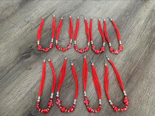 Partij 9 stuks rode kettingen met glas ZK60/5, Sieraden, Tassen en Uiterlijk, Kettingen, Zo goed als nieuw, Overige materialen