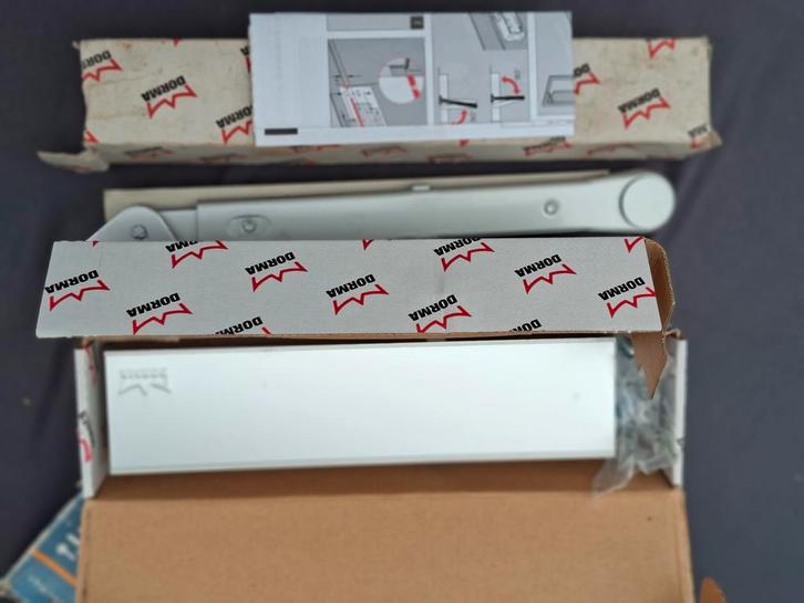 Nieuwe Deurdranger - Uit de Doos!, Doe-het-zelf en Verbouw, Deuren en Horren, Nieuw, Overige typen, Metaal, Ophalen