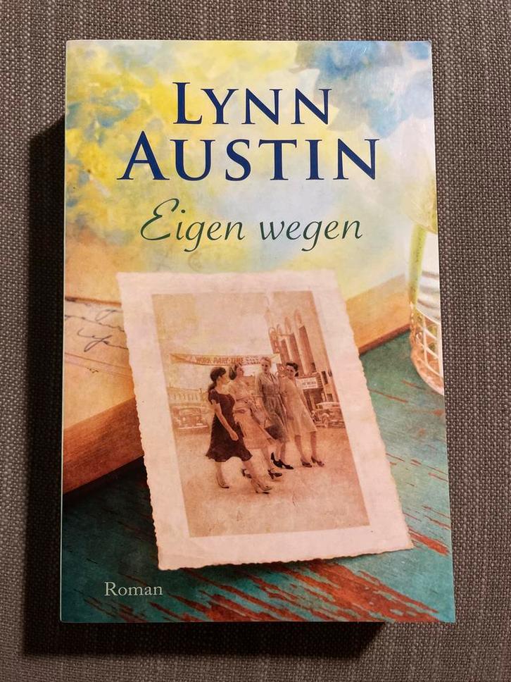 Eigen Wegen - Lynn Austin Roman, Boeken, Romans, Gelezen, Nederland, Ophalen of Verzenden