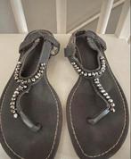 Grijze glossy platte dames sandalen 38 elastisch, Grijs, Gedragen, Sandalen of Muiltjes, Ophalen of Verzenden