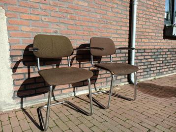 2 vintage retro design stoelen: Gispen ? Ahrend ?