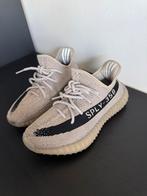 Yeezy 350 V2 Slate maat 39 1/3, Ophalen, Zo goed als nieuw, Overige kleuren