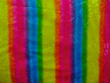 Fel kleurig gestreept fluwelige lap 160 x 150 cm  beschikbaar voor biedingen