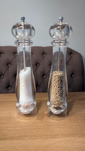 Zout en Pepermolen incl de strooisels. Allebei voor € 2,50 beschikbaar voor biedingen