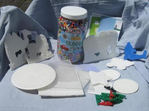 1 pot strijkkralen 13.000. Merk Hama , grondplaten, Hobby en Vrije tijd, Kralen en Sieraden maken, Zo goed als nieuw, Kraal, Ophalen of Verzenden