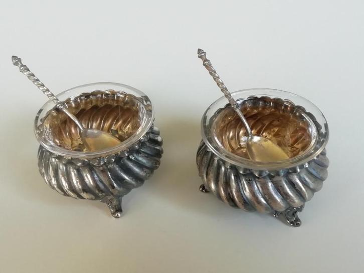 Paar zilveren kruidenbakjes met lepeltjes 0.80, Antiek en Kunst, Antiek | Goud en Zilver, Zilver, Ophalen