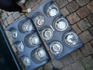 2 stuks weanafeeda puppy voerbakken beschikbaar voor biedingen