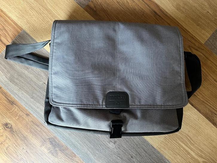 Mutsy Nio luiertas Grijs/zwart, Kinderen en Baby's, Luiertassen, Zo goed als nieuw, Schoudertas, Ophalen
