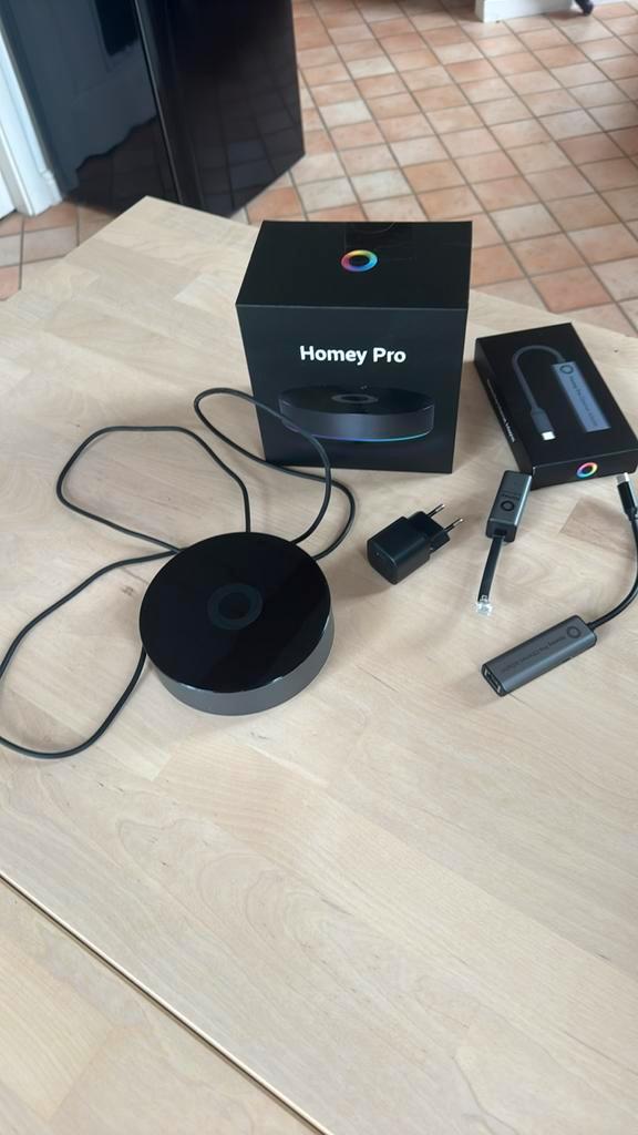 Homey Pro 2023 + Ethernet adapter + P1 energie-dongel, Hobby en Vrije tijd, Elektronica-componenten, Zo goed als nieuw, Ophalen of Verzenden