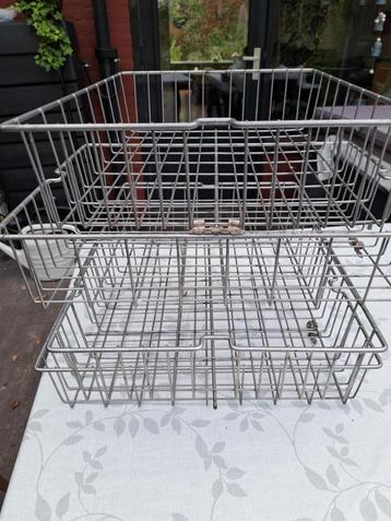 4 draadmanden beschikbaar voor biedingen