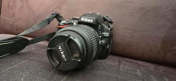 Nikon D5100 spiegelreflexcamera met 18–55mm VR-lens, accu beschikbaar voor biedingen