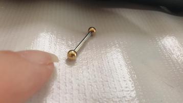 gouden tongpiercing 4mm balletje, 1,5cm staafje chirurgisch  beschikbaar voor biedingen