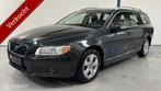 Volvo V70 2.5T Summum AUTOMAAT / LEER / XENON, Auto's, Gebruikt, 2521 cc, Zilver of Grijs, 1583 kg