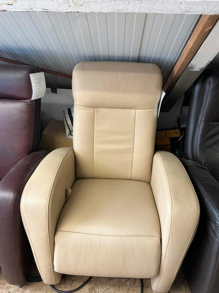 Relaxfauteuil met handbediening, Huis en Inrichting, Fauteuils, Zo goed als nieuw, 50 tot 75 cm, 75 tot 100 cm, Ophalen of Verzenden