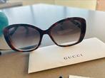 Gucci zonnebril incl boekjes en aankoopbon, Sieraden, Tassen en Uiterlijk, Zonnebrillen en Brillen | Dames, Ophalen of Verzenden