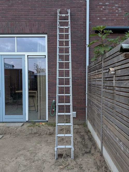 Ladder met touwoptrek, Doe-het-zelf en Verbouw, Ladders en Trappen, Gebruikt, Ladder, 4 meter of meer, Ophalen
