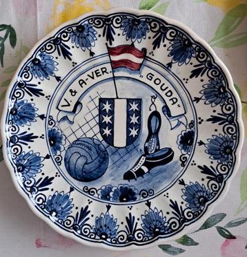 Gouds aardewerk beschikbaar voor biedingen