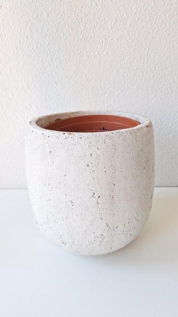 Bloempot plantenpot, diameter pot 14 cm, 19 cm hoog beschikbaar voor biedingen