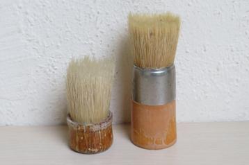 Vintage merkloze scheerkwasten beschikbaar voor biedingen