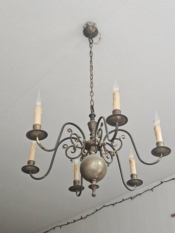 goudkleurige kroonluchter en muurlamp beschikbaar voor biedingen