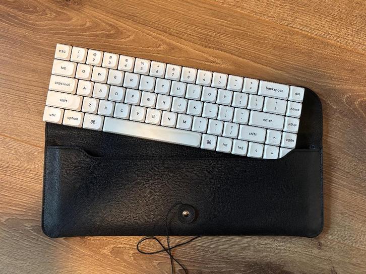 Keychron K7 Ultra-slim (incl custom caps and travel pouch), Computers en Software, Toetsenborden, Gebruikt, Qwerty, Draadloos