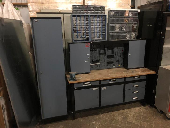 Werkbank compleet met kasten en inhoud, Huis en Inrichting, Kasten | Roldeurkasten en Archiefkasten, Gebruikt, 150 tot 200 cm