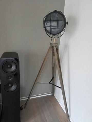 Industriële vloerlamp met statief 4 stuks beschikbaar voor biedingen