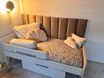 Beige peuterbed met achterwand, Ophalen, 70 tot 85 cm, 140 tot 160 cm, Zo goed als nieuw