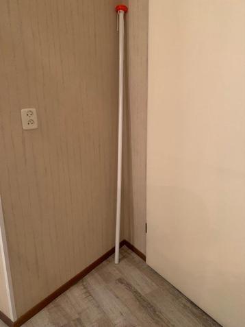 vlaggenstok met oranje "dop" beschikbaar voor biedingen