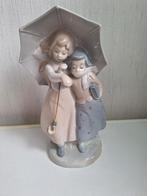 Zaphir beeldje 2 kinderen onder paraplu, Ophalen of Verzenden, Zo goed als nieuw, Mens