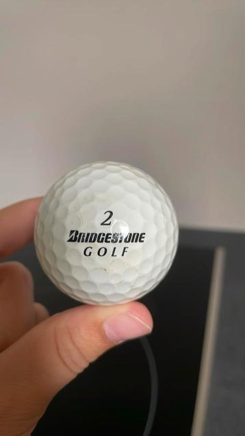 Golfbal mag heel goedkoop weg beschikbaar voor biedingen
