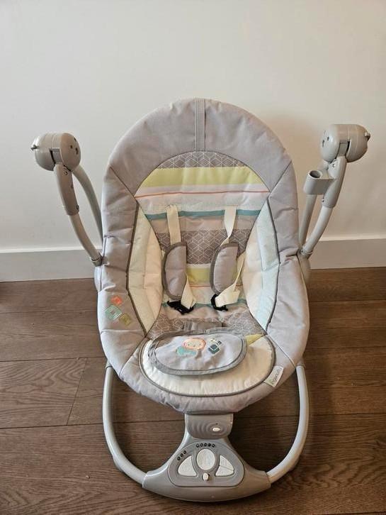 Wipstoeltje met electrische wiegfunctie en geluid, Kinderen en Baby's, Wipstoeltjes, Zo goed als nieuw, Ophalen of Verzenden