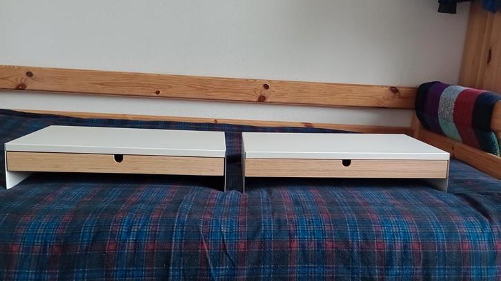 2 metalen Beeldscherm verhogers - 10 euro per stuk - ophalen, Diversen, Bureau-accessoires, Zo goed als nieuw, Ophalen